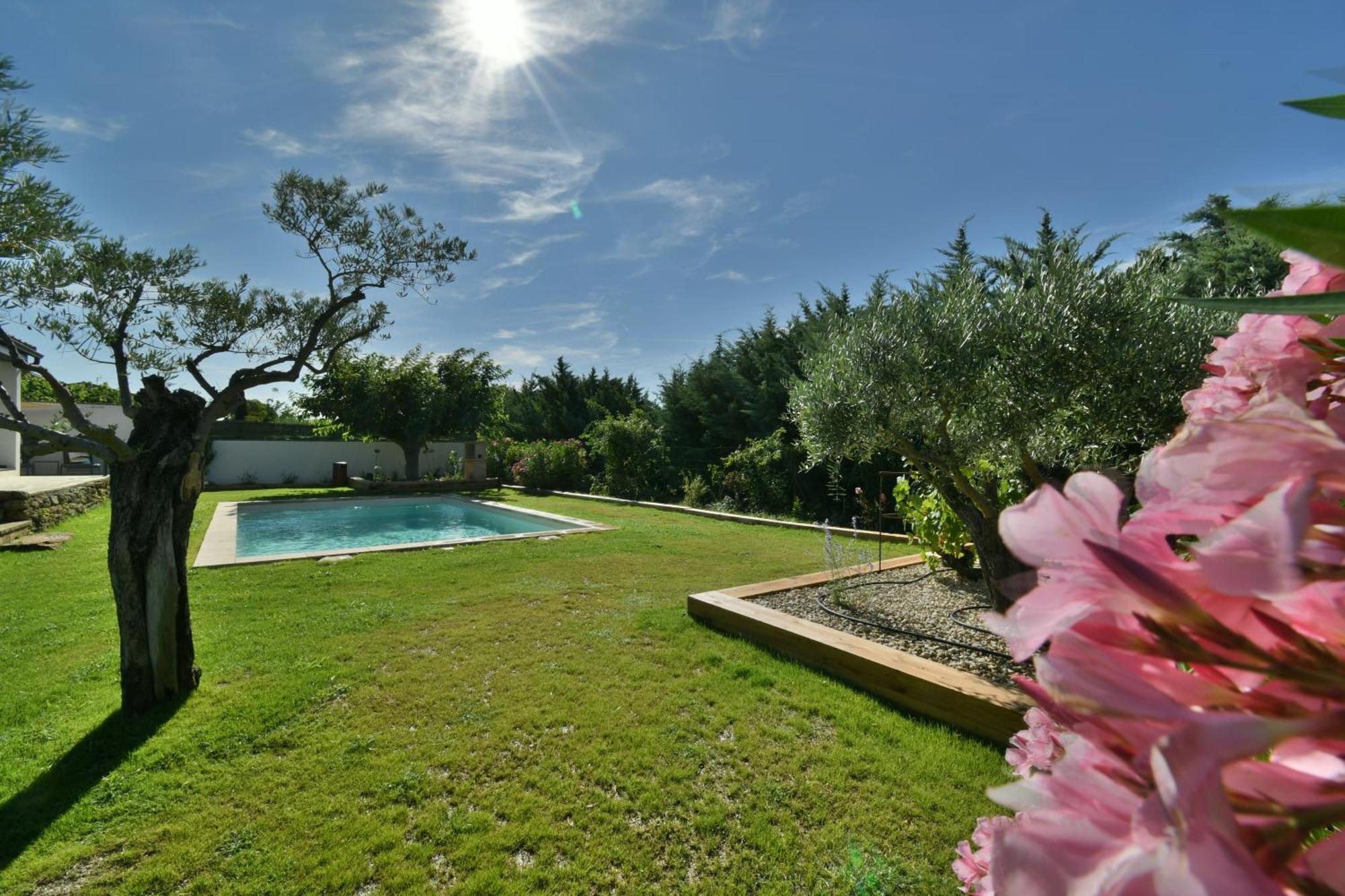 Une Nuit En Luberon Puyvert Exterior photo